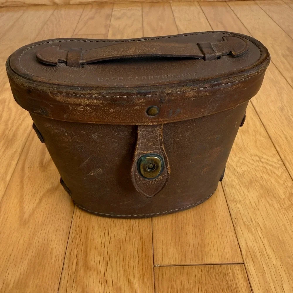 WWII Vintage Universal Camera Corp M17 Binoculars with Leather Carrying Case‎